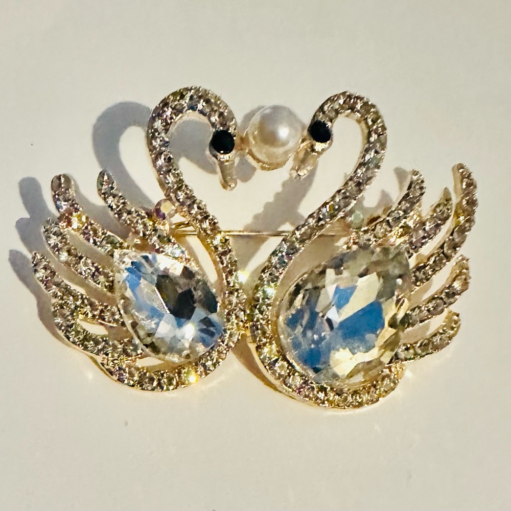 Elegant Gold Tone with Clear Rhinestones Swan Brooch